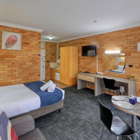 Court Street Motel Parkes Buitenkant foto