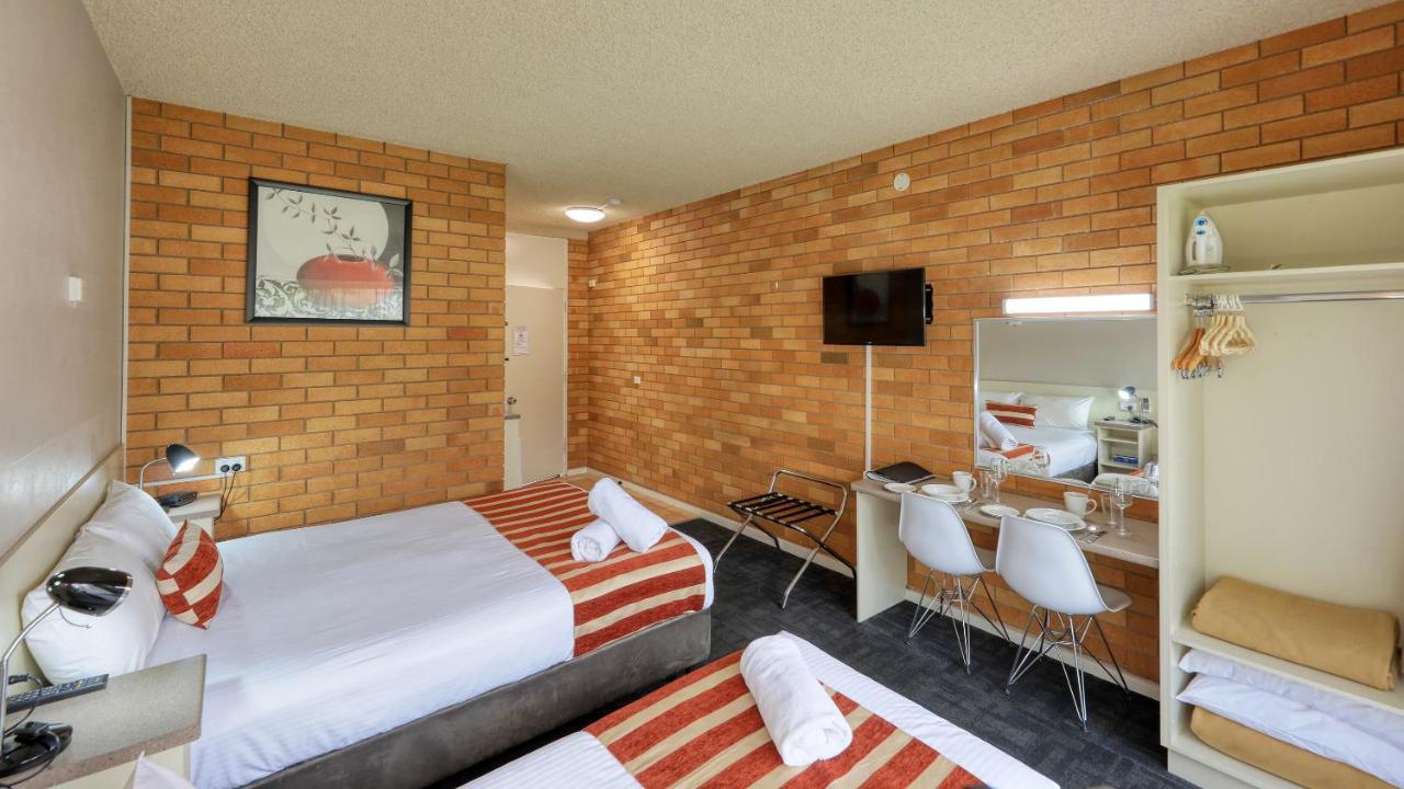 Court Street Motel Parkes Buitenkant foto